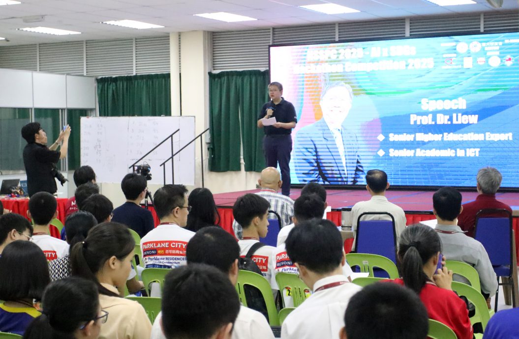 全国版:黑客松AI全国决赛芙中登场 中学生以AI攻坚智慧农业