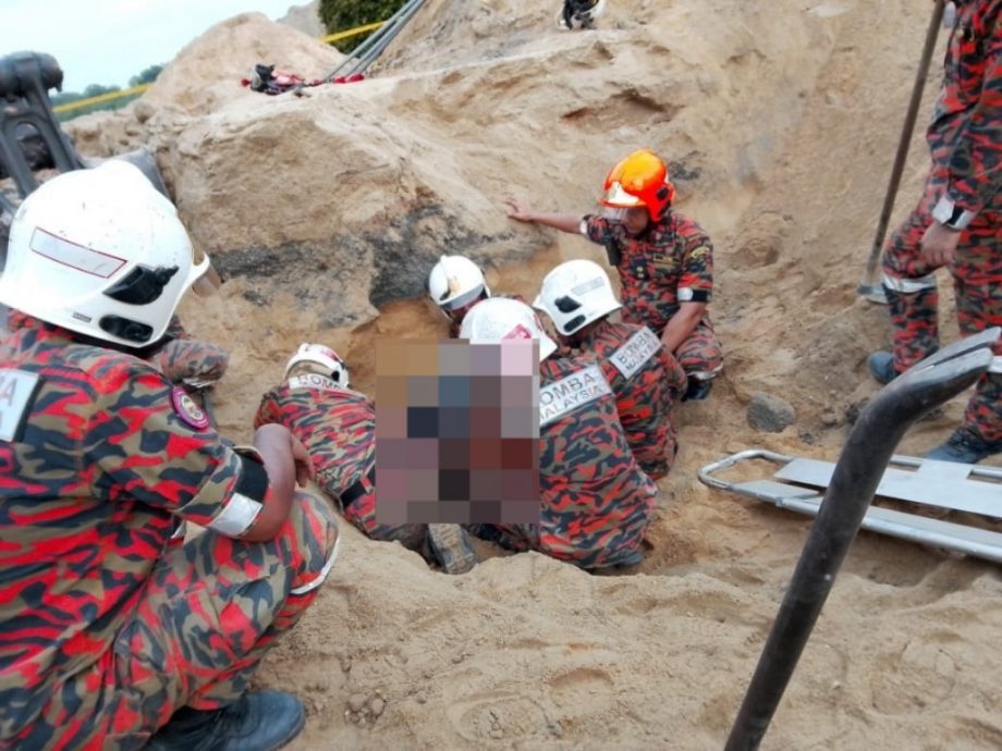 全国/四人跌入沙泵