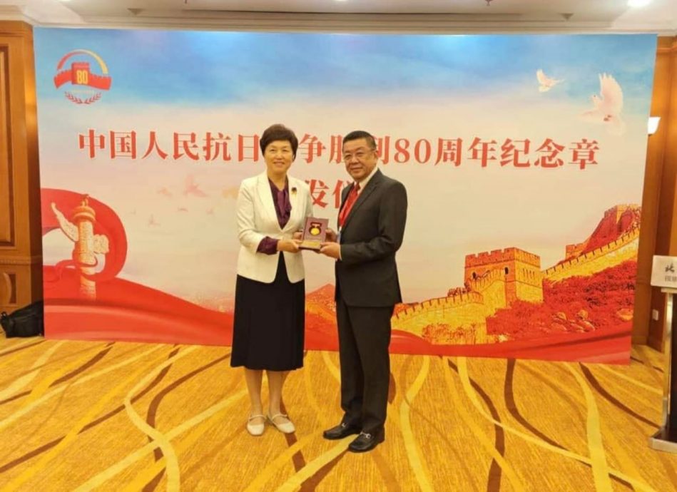 全国:九三阅兵丨3大马华裔后人受邀赴华 获颁纪念章铭记先辈抗战贡献