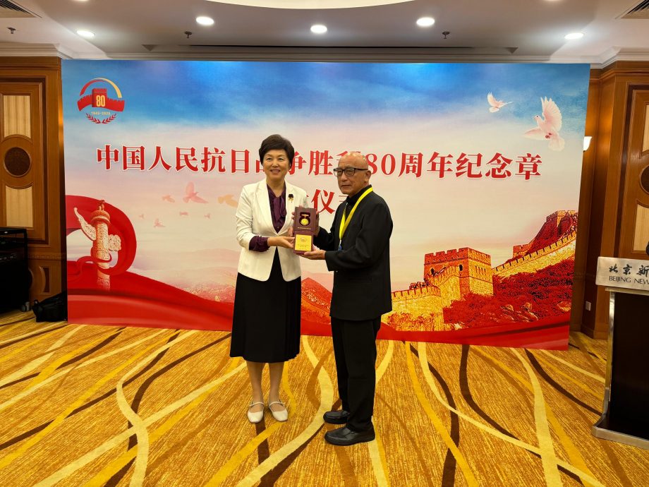 全国:九三阅兵丨3大马华裔后人受邀赴华 获颁纪念章铭记先辈抗战贡献