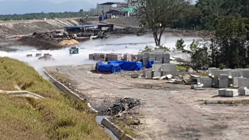 全国：日底发生气泄，警方封路。