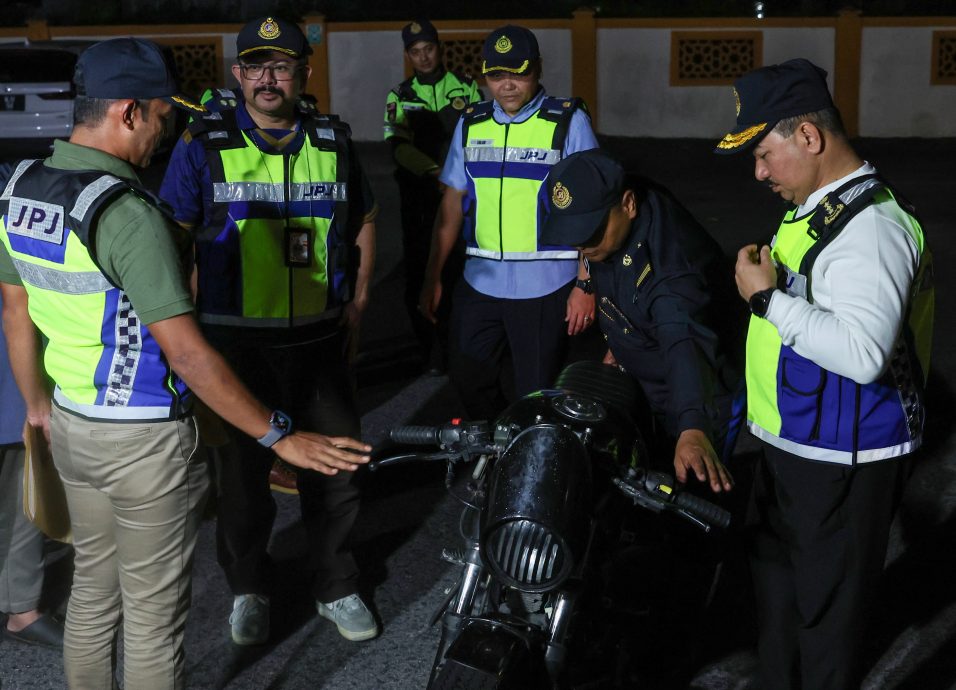 全国：根据陆路交通局的数据，近200万名道路使用者因未缴清涉及各类违规行为的交通罚单，面临被该局列入黑名单的风险。