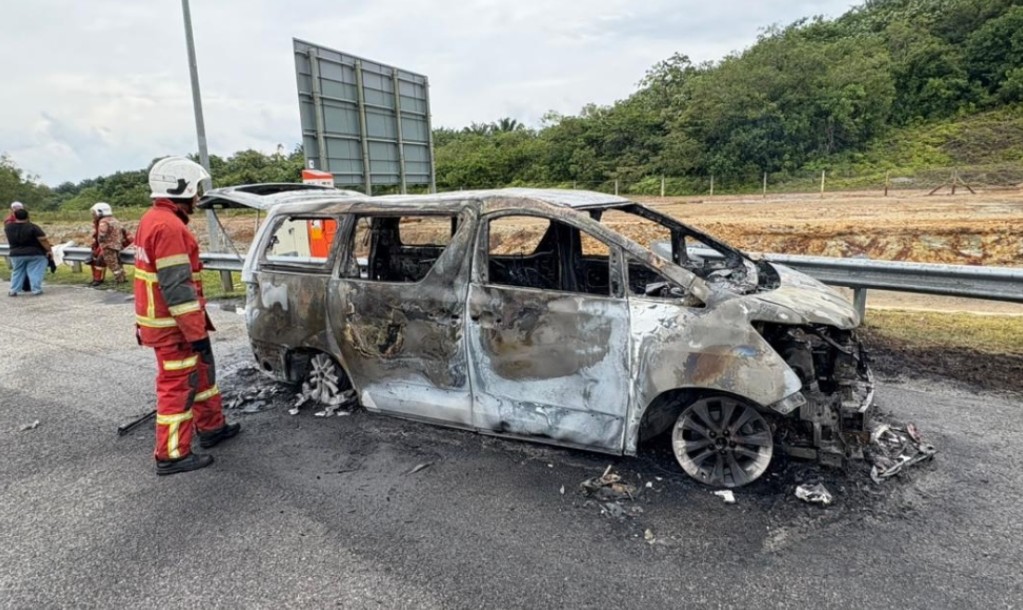 全国：（已签发)龙运国会议员旺哈山驾驶的多功能休旅车今日在第二东海岸大道起火烧毁，所幸旺哈山和妻子及时逃出车外而安然无恙。