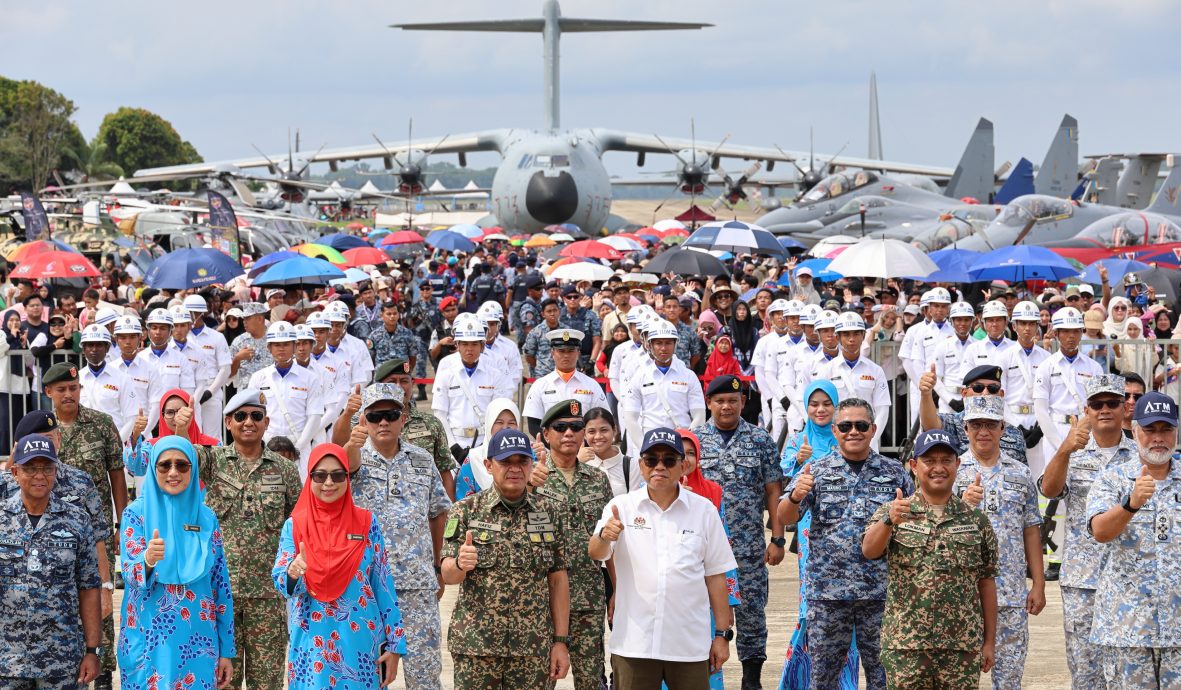 全（已签发）：国防部长吁提高国防意识，免成国家负担。