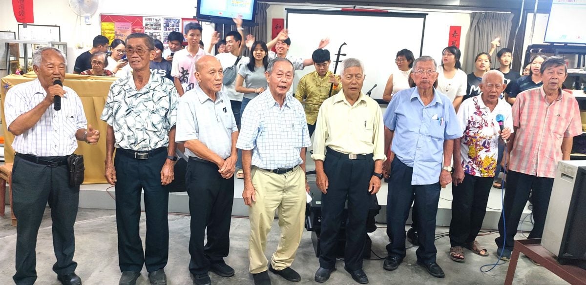 凤凰友好联谊会等联办中秋晚会 60年代热血青年团聚