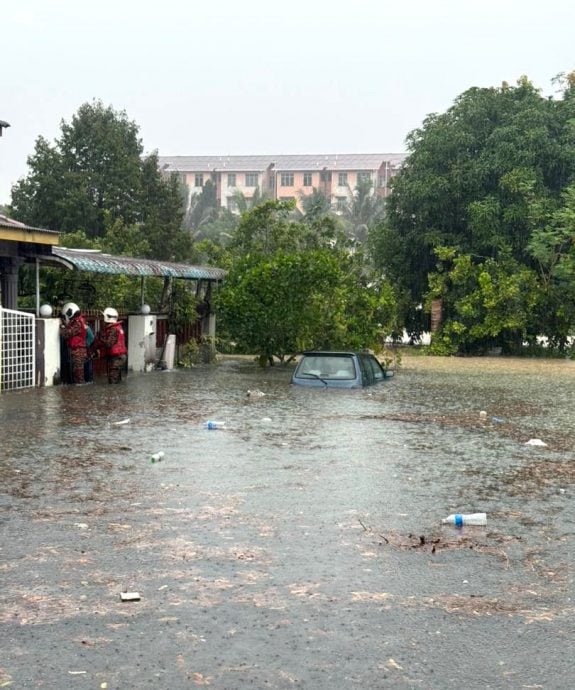午后大雨 加影 士毛月多区闪电水灾