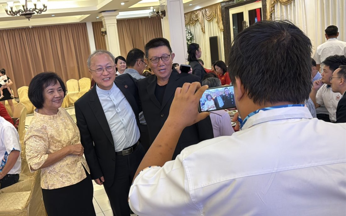 华总改选在即·5候选人同台现身甲华堂宴会