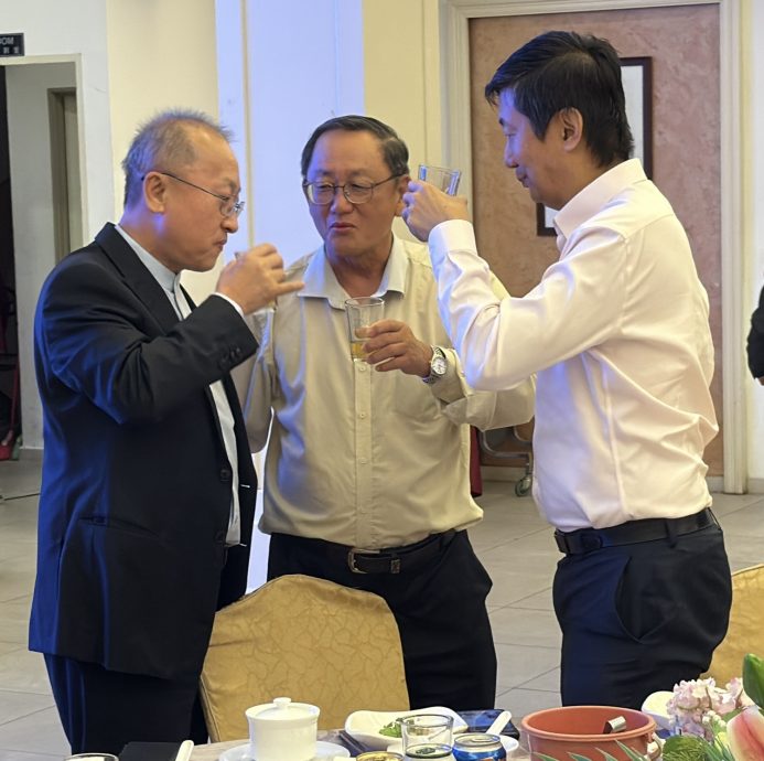 华总改选在即·5候选人同台现身甲华堂宴会