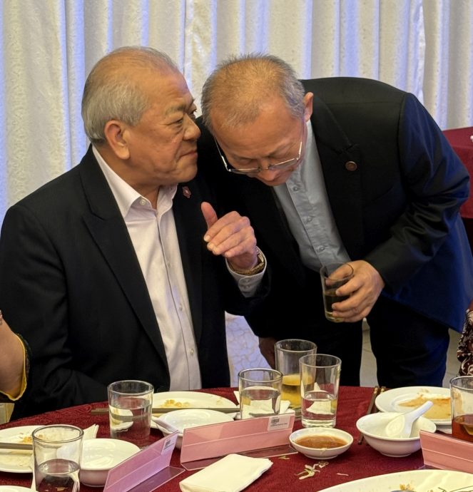 华总改选在即·5候选人同台现身甲华堂宴会