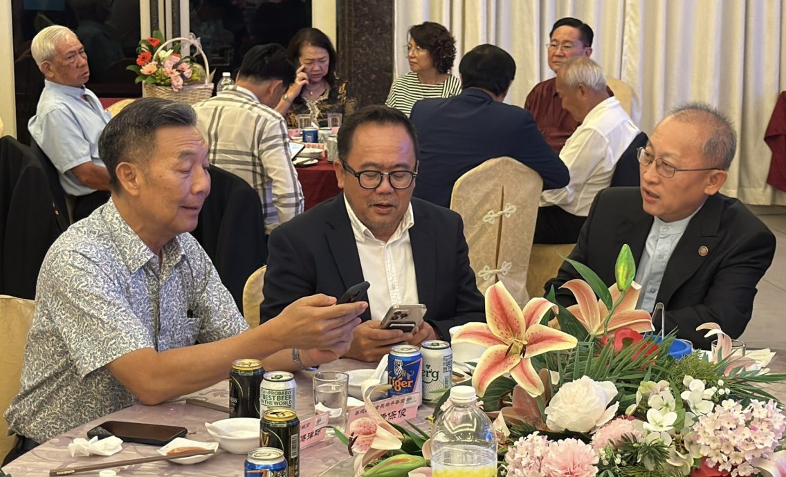 华总改选在即·5候选人同台现身甲华堂宴会