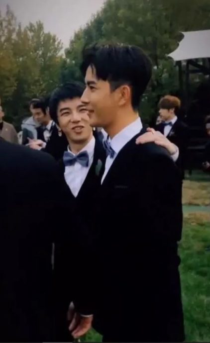 华晨宇演出投影“坠落身影” 疑悼念于朦胧逼哭粉丝