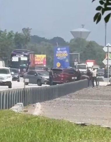 南北大道上演追捕行动 4人制伏休旅车司机