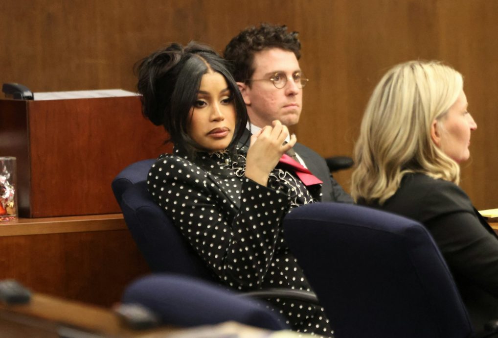 卡蒂碧表情包爆红 新专辑推法庭版封面