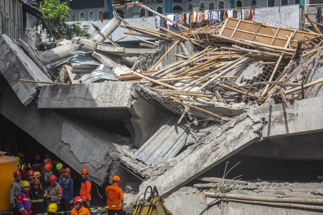 印尼寄宿学校违规加建两楼后倒塌 死者增至3人