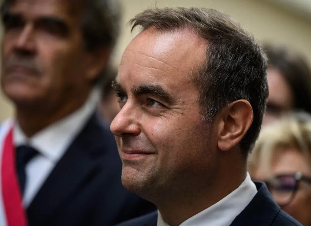 **即时国际**法国新总理:放弃上届政府减少公共假日计划