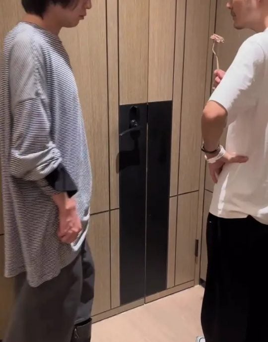 参加活动被反锁房内 毛晓彤自嘲:差点吃不上饭