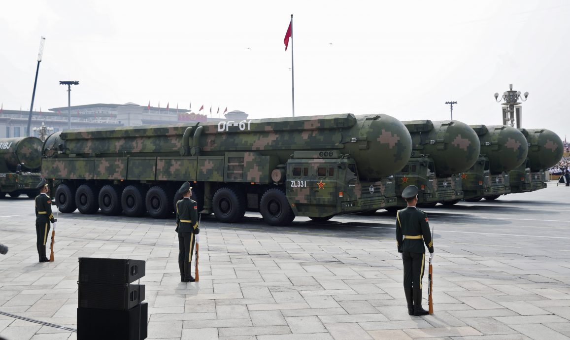 取代+图///分析:新型军备震撼亮相 中传递多维威慑力