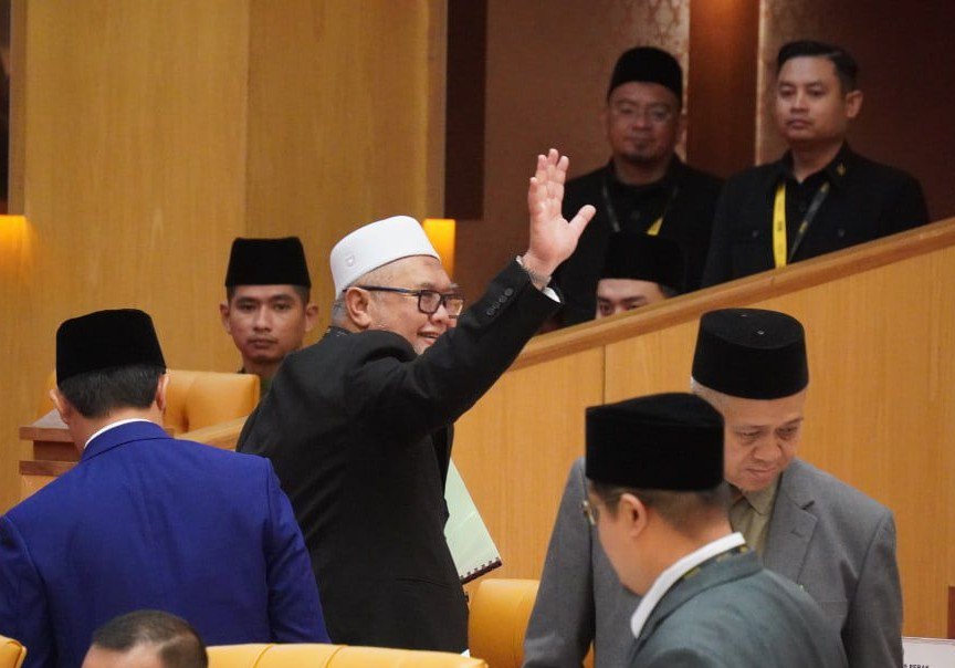 取代拉兹曼 依德利斯任霹伊党主席