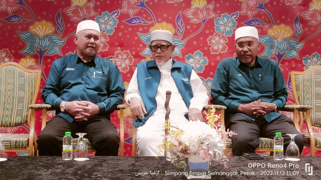 取代拉兹曼 依德利斯任霹伊党主席