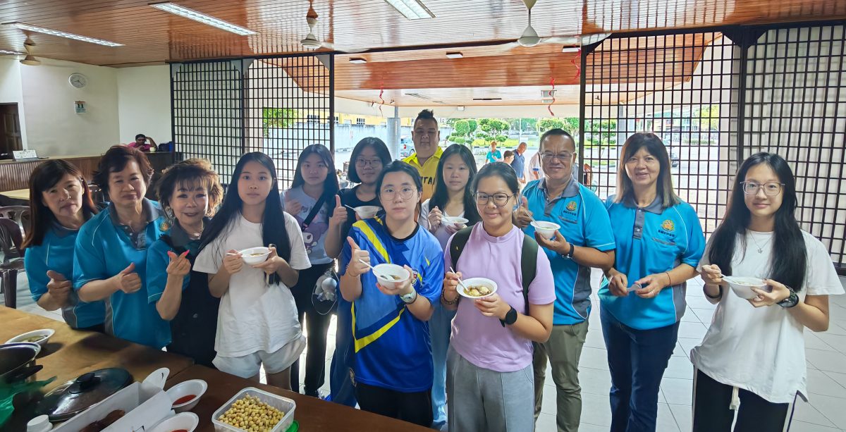 古田会馆派9学员参加古田夏令营 备“太平蛋”送行