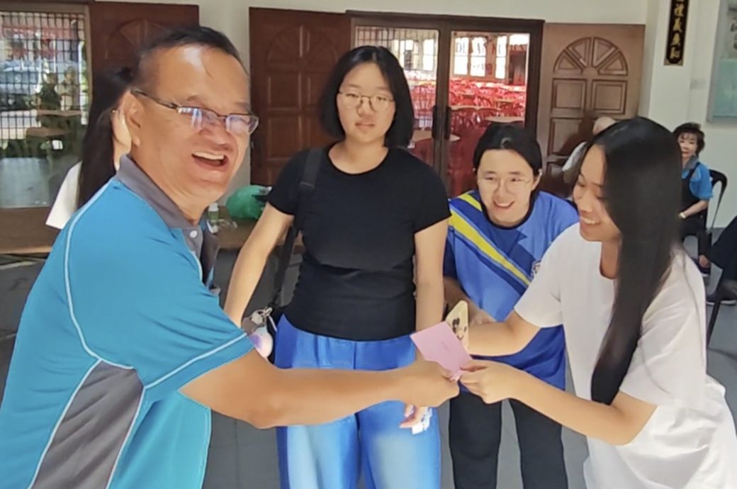 古田会馆派9学员参加古田夏令营 备“太平蛋”送行