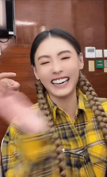 只红1首歌自嘲没才华 张柏芝：但我有颜值