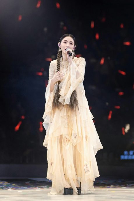 只红1首歌自嘲没才华 张柏芝：但我有颜值