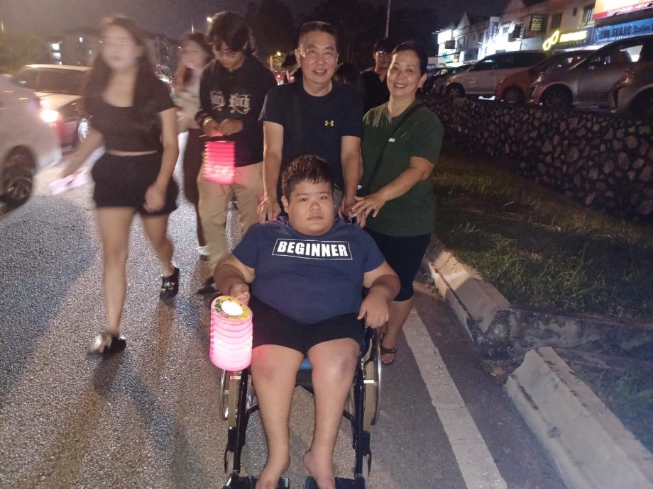 可做早报头//大都会/蕉赖翠岭镇国中中秋晚会吸引近2000人参与