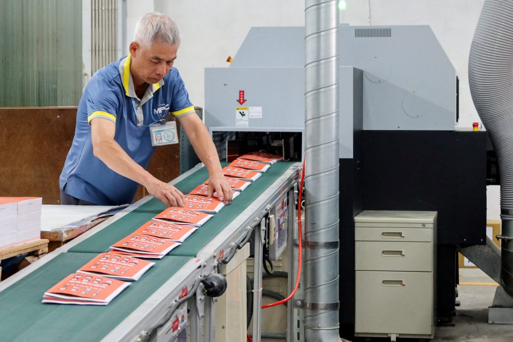 台湾发布新版民防手册 强调非制造恐慌