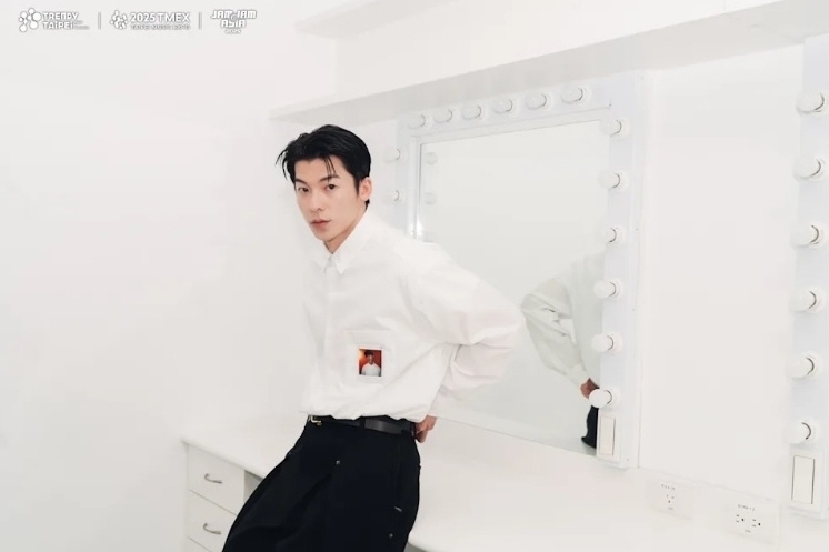 同台落日飞车任“主唱” 许光汉遭亏抢饭吃