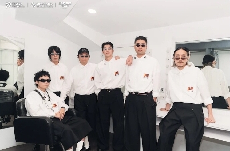 同台落日飞车任“主唱” 许光汉遭亏抢饭吃