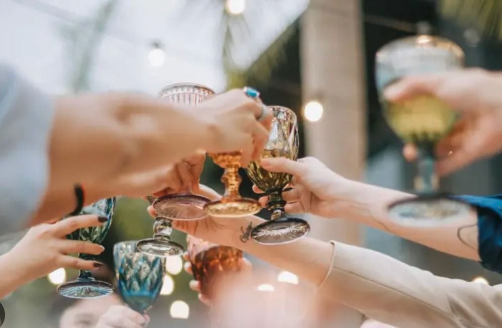 同学会惨变婚姻修罗场? 6旬老伴为旧爱离婚引热议