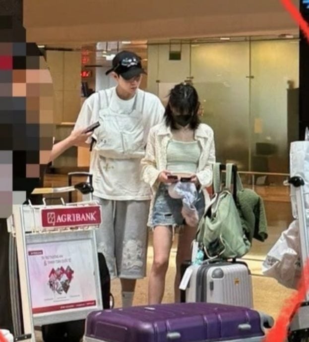 同游越南曝光恋情？ 金裕贞金度勋比手势回应