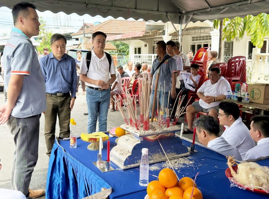 吴家良祖母举殡 各界出席哀悼致敬