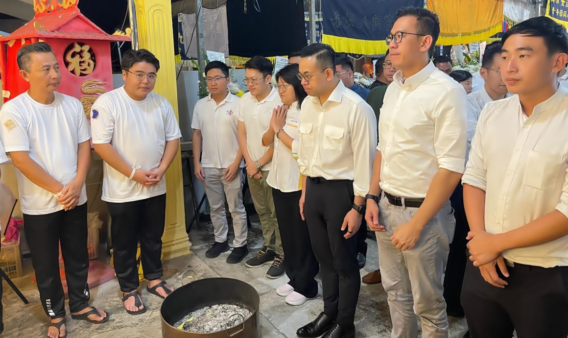 吴家良祖母举殡 各界出席哀悼致敬