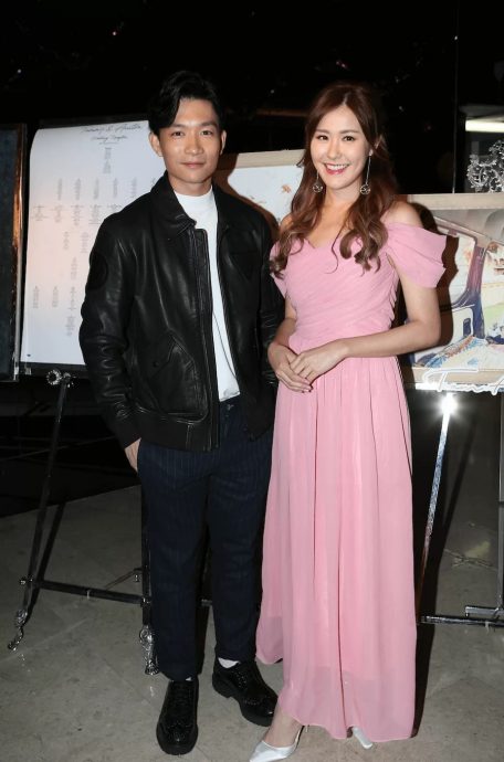 商场低调拍拖被拍 周志文示意刘佩玥分开走