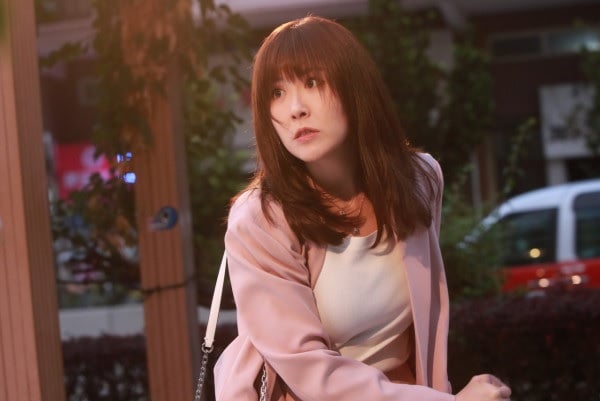 商场低调拍拖被拍 周志文示意刘佩玥分开走