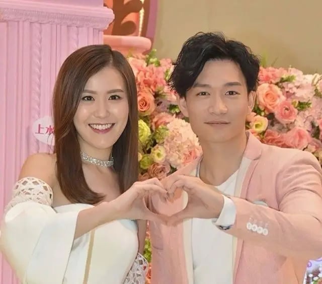 商场低调拍拖被拍 周志文示意刘佩玥分开走