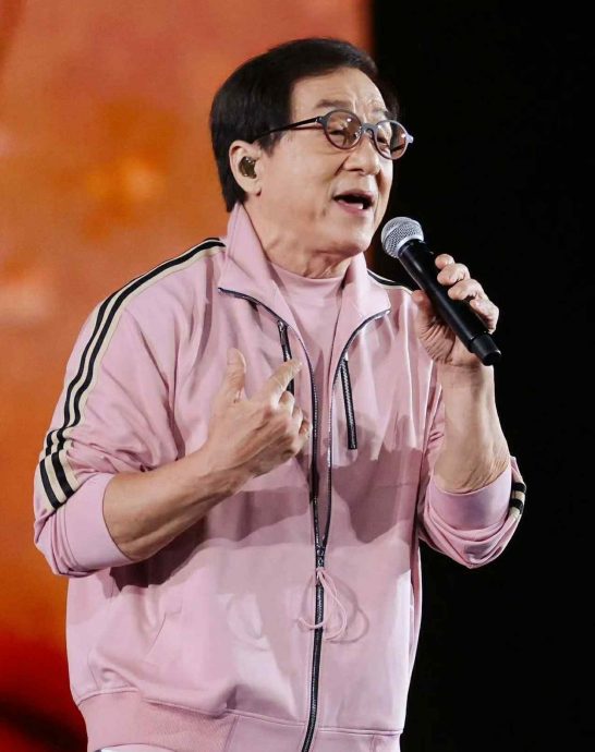 因《捕风追影》与文俊辉结缘 成龙惊喜任SEVENTEEN巡演嘉宾