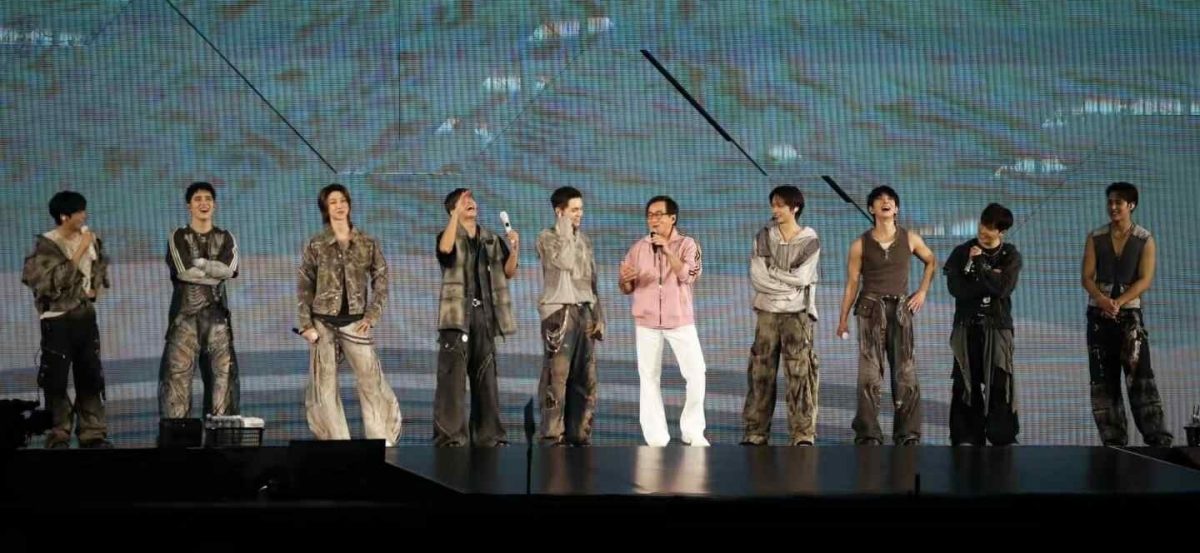 因《捕风追影》与文俊辉结缘 成龙惊喜任SEVENTEEN巡演嘉宾