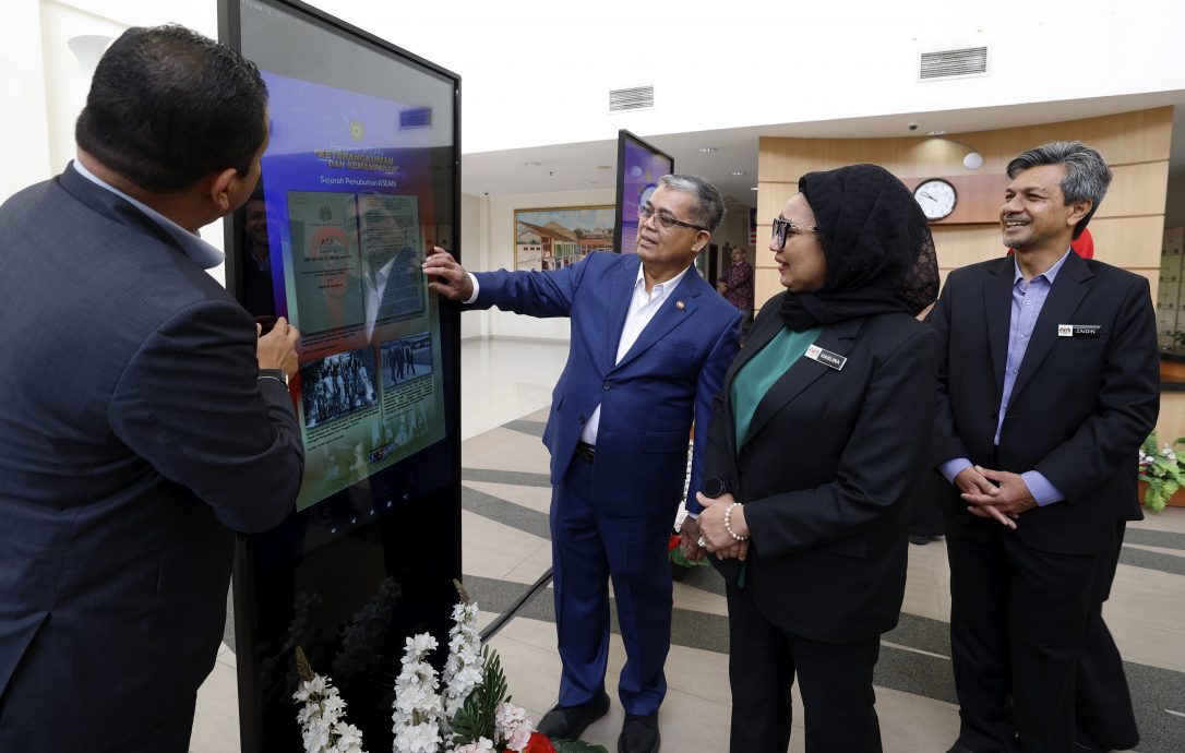 国人受促踊跃向国家档案馆捐赠有关东盟或大马历史的资料／艾瑾处理