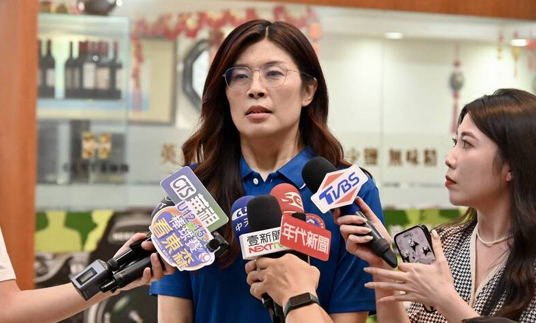 国民党民调：郑丽文主席选举微弱优势领跑