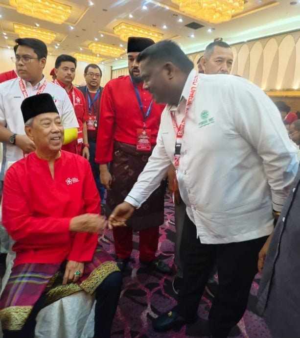 土团党大会|国大党青年团出席引关注 与慕尤丁握手释合作信号