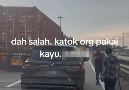 在堵车大道持棍打人 警追缉路霸