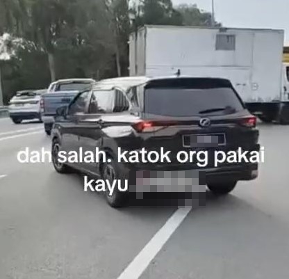 在堵车大道持棍打人 警追缉路霸