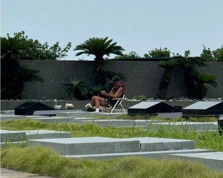 墓碑文被曝无大S姓名 具俊晔“深情字句”挨轰自私