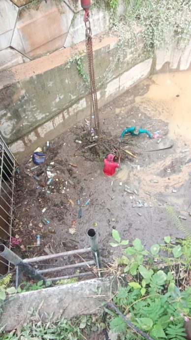 士毛月英达花园淹水 蓄洪池淤泥堵塞是祸首