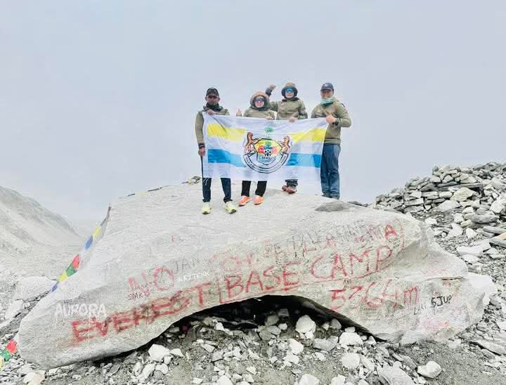 (大北马)威省市政厅团队成功登上珠峰南大本营创壮举