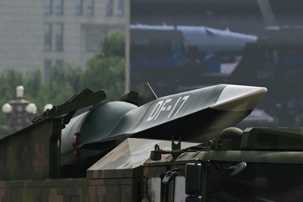  大批先进武器装备亮相九三阅兵