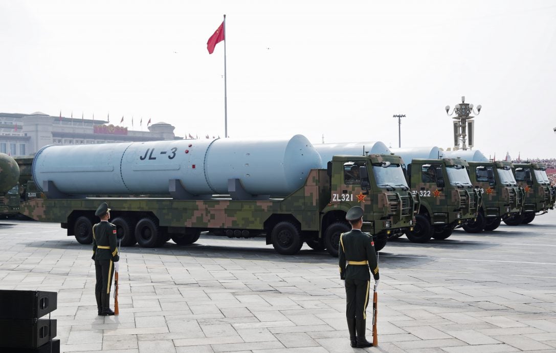  大批先进武器装备亮相九三阅兵